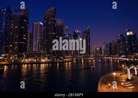 Dubaï, Émirats arabes Unis - 10 MARS 2017 : bâtiments modernes à Dubai Marina, Dubaï, Émirats arabes Unis. Dans la ville de canal artificiel d'une longueur de 3 kilomètres le long de la Perse Banque D'Images