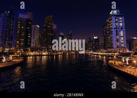 Dubaï, Émirats arabes Unis - 10 MARS 2017 : bâtiments modernes à Dubai Marina, Dubaï, Émirats arabes Unis. Dans la ville de canal artificiel d'une longueur de 3 kilomètres le long de la Perse Banque D'Images