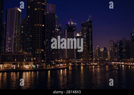 Dubaï, Émirats arabes Unis - 10 MARS 2017 : bâtiments modernes à Dubai Marina, Dubaï, Émirats arabes Unis. Dans la ville de canal artificiel d'une longueur de 3 kilomètres le long de la Perse Banque D'Images