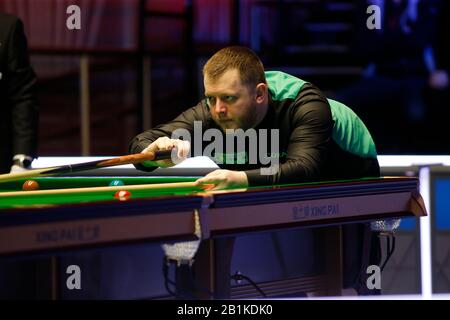 Front De Mer, Southport, Merseyside, Royaume-Uni. 26 février 2020. World Snooker Championship, Coral Players Championship; Mark Allen (ENG) à la table lors de son premier match contre Thepchaiya Un-Nooh (THA) Credit: Action plus Sports/Alay Live News Credit: Action plus Sports Images/Alay Live News Banque D'Images