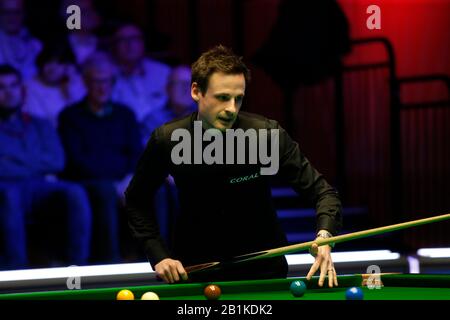 Front De Mer, Southport, Merseyside, Royaume-Uni. 26 février 2020. World Snooker Championship, Coral Players Championship; David Gilbert (ENG) à la table lors de son premier match contre Shaun Murphy (ENG) Credit: Action plus Sports/Alay Live News Credit: Action plus Sports Images/Alay Live News Banque D'Images