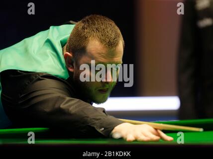 Front De Mer, Southport, Merseyside, Royaume-Uni. 26 février 2020. World Snooker Championship, Coral Players Championship; Mark Allen (ENG) à la table lors de son premier match contre Thepchaiya Un-Nooh (THA) Credit: Action plus Sports/Alay Live News Credit: Action plus Sports Images/Alay Live News Banque D'Images