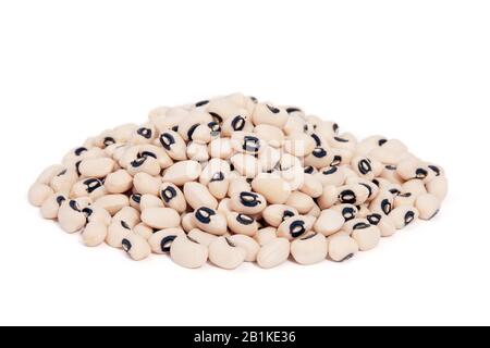 Pieu des haricots à œil noir isolés sur fond blanc. Avoir un bon arôme, une texture crémeuse et une saveur distinctive. Ces haricots sont caractérisés Banque D'Images