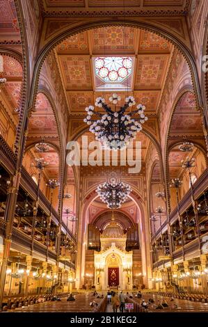 Magnifique intérieur de la synagogue juive Dohány Street à Budapest Banque D'Images