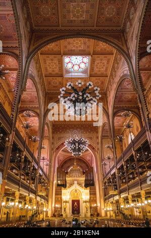 Magnifique intérieur de la synagogue juive Dohány Street à Budapest Banque D'Images