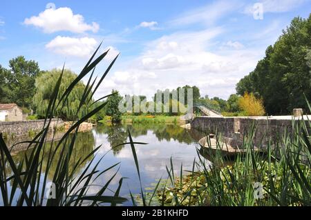 Promenez-vous dans le marais poitevin en Vendée, France. Lieux de calme et de tranquillité propices aux rêves Banque D'Images