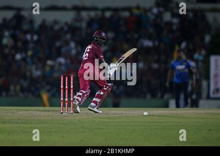 Hambantota, Sri Lanka. 26 Février 2020, Le Stade International Mahinda Rajapaksha, Hambantota, Sri Lanka; Un Jour De Cricket International, Sri Lanka Contre Les Antilles; Darren Bravo Joue Un Tir De Crédit: Action Plus Sports Images/Alay Live News Banque D'Images