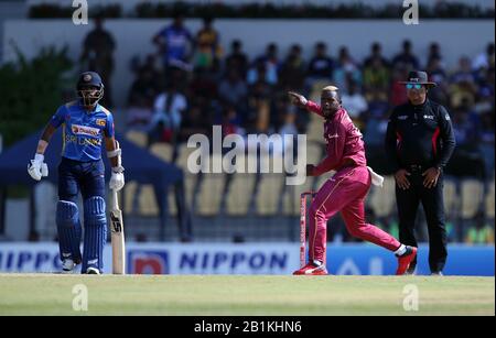 Hambantota, Sri Lanka. 26 février 2020. Stade International Mahinda Rajapaksha, Hambantota, Sri Lanka; Cricket International D'Une Journée, Sri Lanka Contre Antilles; Bols Fabian Allen À Avishka Fernando Credit: Action Plus Sports Images/Alay Live News Banque D'Images