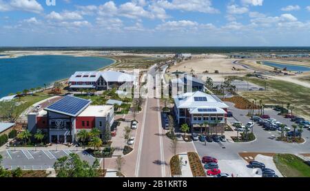 Vue aérienne de la place des fondateurs à Babcock Ranch, en Floride, une ville solaire auto-soutenue et écologique en Floride Banque D'Images