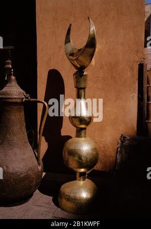 Mosque minaret croissant et lune à vendre au Caire islamique Fatimide en Egypte en Afrique du Nord Banque D'Images