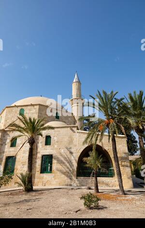 La Mosquée Hala Sultan Tekke Sur Le Lac De Sel De Larnaca. Sanctuaire Musulman Saint À Muhammeds Aunt, Umm Haram. Chypre Octobre 2018 Banque D'Images