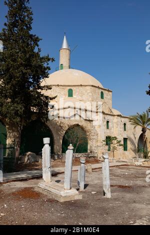 La Mosquée Hala Sultan Tekke Sur Le Lac De Sel De Larnaca. Sanctuaire Musulman Saint À Muhammeds Aunt, Umm Haram. Chypre Octobre 2018 Banque D'Images