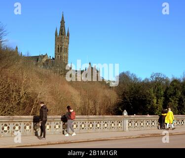 Glasgow, Ecosse, Royaume-Uni, 26 février 2020: Météo britannique: Sun au PONT DE PARTICK À l'UNIVERSITÉ de Glasgow. Copywrite Gerard Ferry/ Alay Live News Banque D'Images