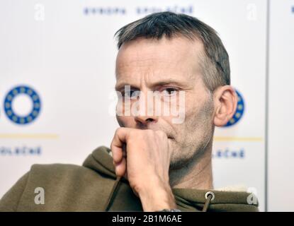 Martin Mejstrik, photographié et Jaromir Stetina, du mouvement Europe Together (ESO), donnent une conférence de presse pour présenter un nouveau projet de procès administratif dans le but de faire sortir le Parti communiste (KSCM) à Prague, en République tchèque, le 26 février 2020. (Photo Ctk/Michaela Rihova) Banque D'Images