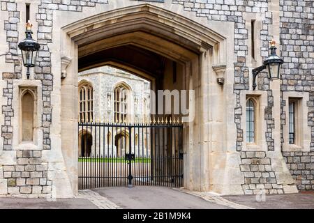 Porte Saint-George vers le château de Windsor, Windsor, Angleterre, Royaume-Uni Banque D'Images