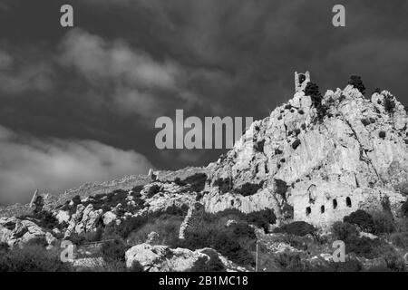 Kyrenia montagnes, Chypre - 10 janvier 2020: Le Château de Saint Hilarion qui se trouve sur la chaîne de montagnes de Kyrenia, à Chypre, près de Kyrenia. Banque D'Images
