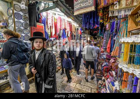 Juden, orthodoxe, Andenkengeschäfte David-Street, Basar, Altstadt, Jérusalem, Israël Banque D'Images