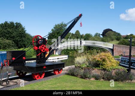 Grue mobile à la marina de Braunston, Northamptonshire, Angleterre Banque D'Images