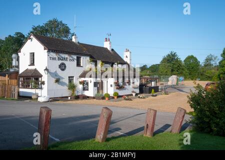 The Boat Inn, pub Canalside sur le canal de Grand Union à Birdingbury, près de Rugby, Warwickshire, Angleterre Banque D'Images