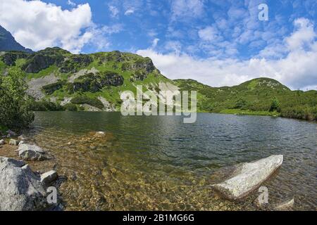 Lac Rohacske Plesa, Montagnes West High Tatras, Slovaquie En Été Banque D'Images