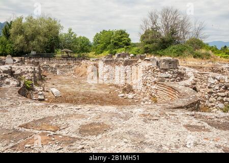 Ruines de l'église de cathédrale inachevée dans le parc archéologique de Dion, Grèce Banque D'Images