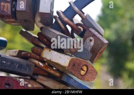 Accès, antivirus, arrière-plan, entreprise, célébration, fermé, closeup, concept, couple, cyber, design, Edge, Lock. Photo conceptuelle de l'ancienne serrure fermée Banque D'Images