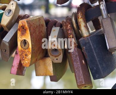 Verrouiller. Photo conceptuelle des anciennes serrures fermées. L'amour, la sécurité, la sécurité, la vie privée ou autre contexte de concept Banque D'Images