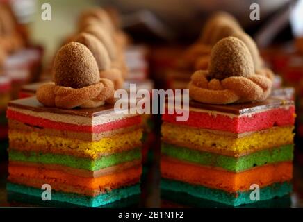 gâteau d'opéra rainbow Banque D'Images
