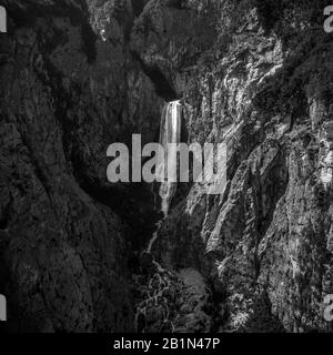 Cascade Boka Dans Le Parc National De Triglav, Slovénie, Bovec, Europe Banque D'Images