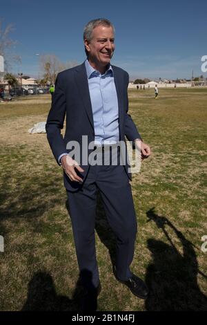 Le 17 février 2020, LAS VEGAS, NEVADA - États-Unis - le maire de Blasio, New York, approuve le sénateur Bernie Sanders pour son président Banque D'Images