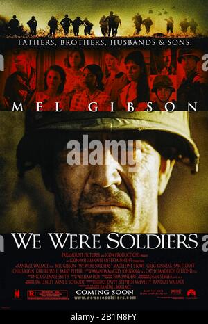 Nous Étions Soldats (2002) dirigés par Randall Wallace et avec la vedette Mel Gibson, Madeleine Stowe, Greg Kinnear et Sam Elliott. Film de guerre du Vietnam qui raconte l'histoire des solidaristes américains et nord-vietnamiens et de leurs familles lors de la bataille d'Ia Drang de 1965 sur la base du livre du lieutenant-colonel Hal Moore. Banque D'Images