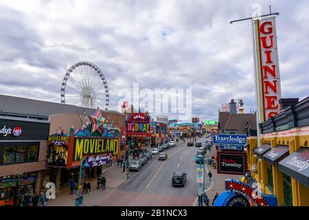 Clifton Hill, connu sous le nom de « Street of Fun », l'une des principales promenades touristiques de Niagara Falls, en Ontario. Banque D'Images