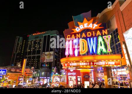 Clifton Hill, connu sous le nom de « Street of Fun », l'une des principales promenades touristiques de Niagara Falls, en Ontario. Banque D'Images