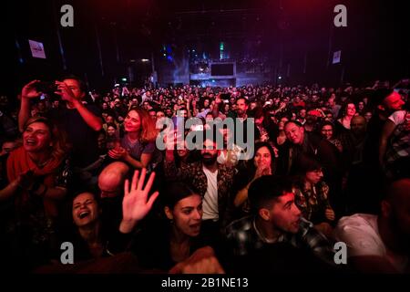 Maison complète au club de Porto pendant le concert du groupe de marchage techno autodécrit de l'Allemagne, Meute. Banque D'Images