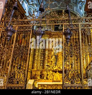 Détail de la Chapelle Du Saint Sacrement Le Plus Saint, construite en 1636 à l'intérieur de l'église jésuite de Saint Roch, à Bairro Alto, Lisbonne, Portugal Banque D'Images