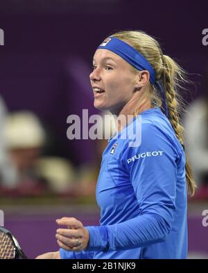 Doha, Qatar. 26 février 2020. Kiki Bertens des Pays-Bas réagit lors du troisième tour de match des femmes célibataires contre Zheng Saisai de Chine lors de l'ouverture WTA Qatar 2020 à Doha, au Qatar, le 26 février 2020. Crédit: Nikku/Xinhua/Alay Live News Banque D'Images