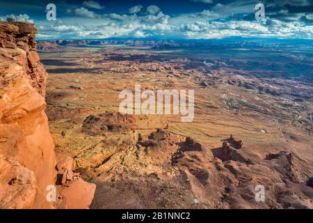 Vue générale de la région du parc national de Canyonlands depuis Needles surplombent dans Bears Ears National Monument, Utah, USA Banque D'Images