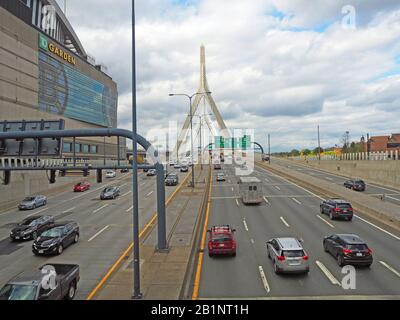 Leonard P. Zakim Bunker Hill Memorial Bridge, Boston, hybride, États-Unis Banque D'Images