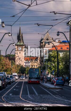 Pont Charles Au-Dessus De La Rivière Vltava Dans La Ville De Prague, République Tchèque Banque D'Images