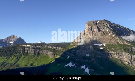 vue du matin d'été sur la montagne reynolds dans le parc national des glaciers Banque D'Images