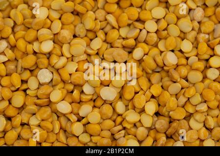 Gros plan sur la pile d'impulsions Gram, Split Chickpea Banque D'Images