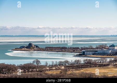 Vue aérienne du planétarium Adler et du lac Michigan Banque D'Images