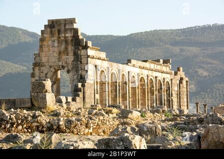 EnRoute de Rabat à Fès s'arrêtant aux ruines romaines de Volubilis Banque D'Images