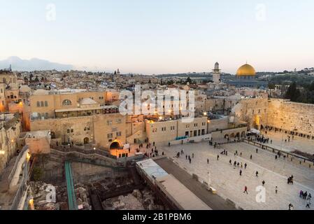 Vue d'ensemble du mur occidental dans la vieille ville de Jérusalem, Israël Banque D'Images