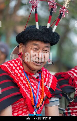01 décembre 2013, Nagaland, Inde. Naga man Portrait, festival Hornbill. Visages ruraux de l'Inde Banque D'Images