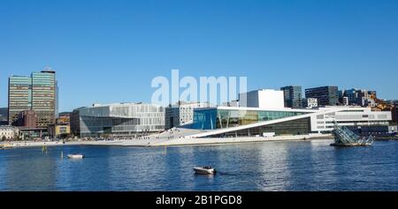 Oslo, Norvège. 01 octobre 2019. L'opéra de Björvika Bay, construit par le bureau de Snöhetta, Oslo, Norvège, Europe. Crédit: Damian Gollnisch/dpa-Zentralbild/ZB/dpa/Alay Live News Banque D'Images