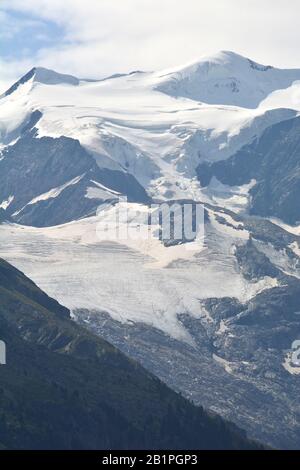 Bellavista vue du col de Bernina dans le sud de la Suisse au-dessus de St Moritz. Banque D'Images