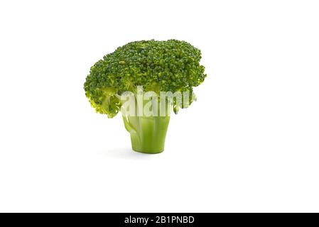 Brocoli frais très détaillé, isolé sur blanc. Gros plan. Banque D'Images