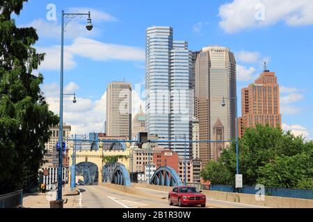 Pittsburgh, États-Unis - 29 JUIN 2013 : horizon de la ville de Pittsburgh. C'est la deuxième plus grande ville de Pennsylvanie avec une population de 305,841 habitants. Banque D'Images
