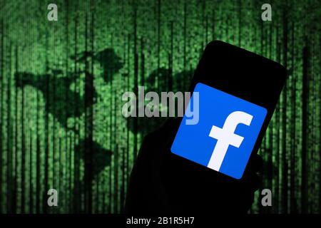 Pologne. 26 février 2020. Dans cette illustration photo, un logo Facebook s'affiche sur un smartphone. Crédit: Filip Radwanski/Sopa Images/Zuma Wire/Alay Live News Banque D'Images